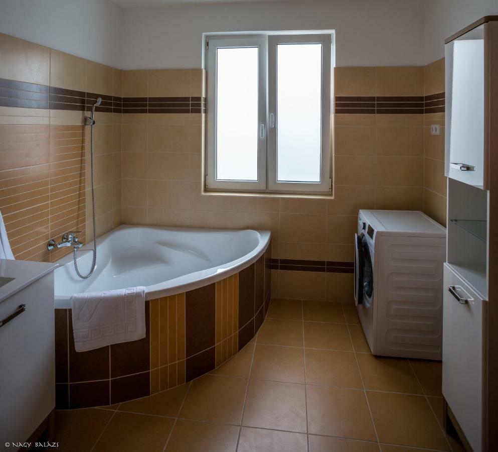 Ikon Apartman Hajdúszoboszló Екстериор снимка
